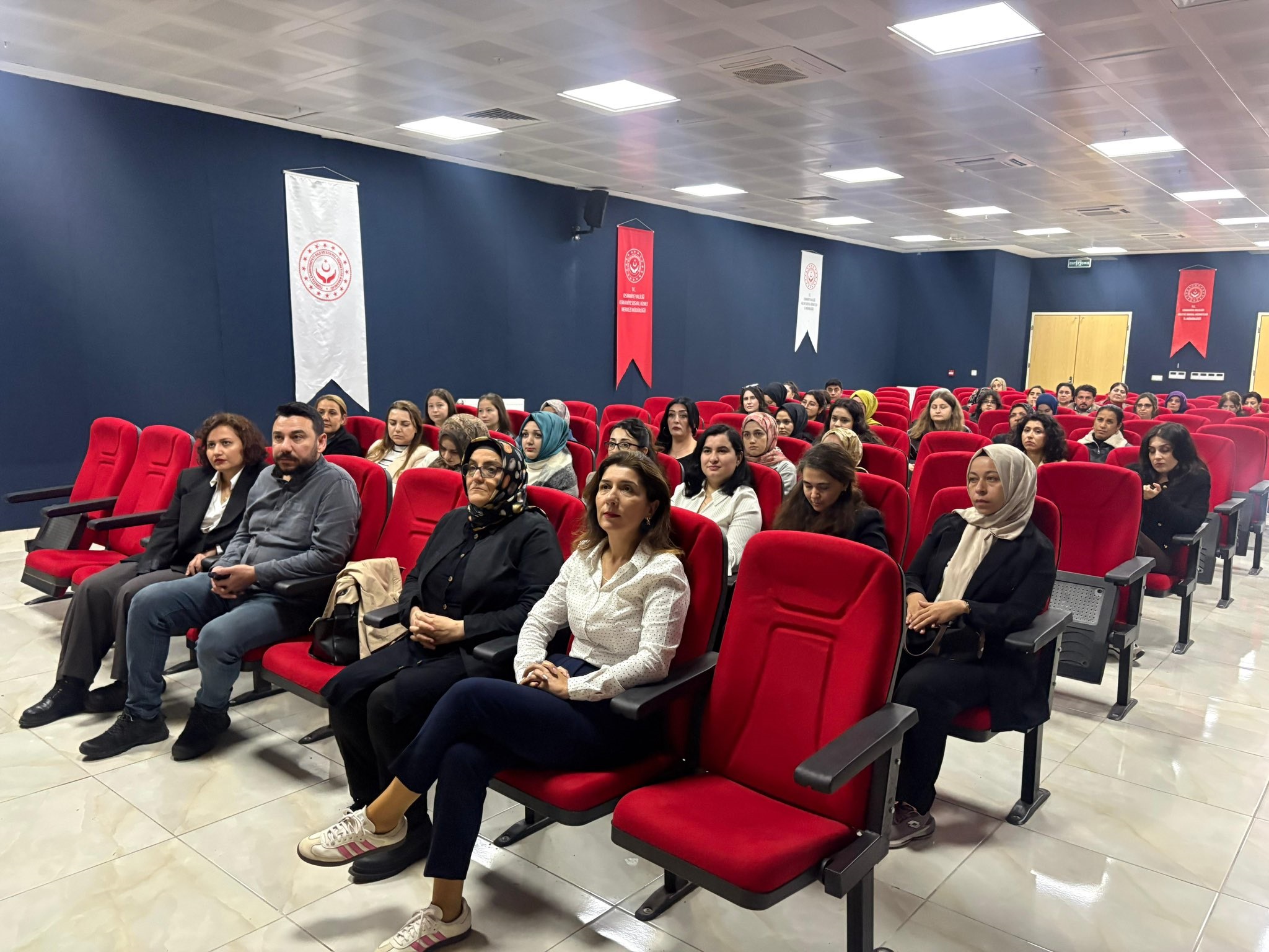 Aile ve Sosyal Hizmetler İl Müdürlüğü toplantı salonunda İl Müdür Yardımcımız Sayın Fatih Gün tarafından açılış konuşması yapılarak 10-16 Mayıs Engelliler Haftası kapsamında, program düzenlenmiştir.