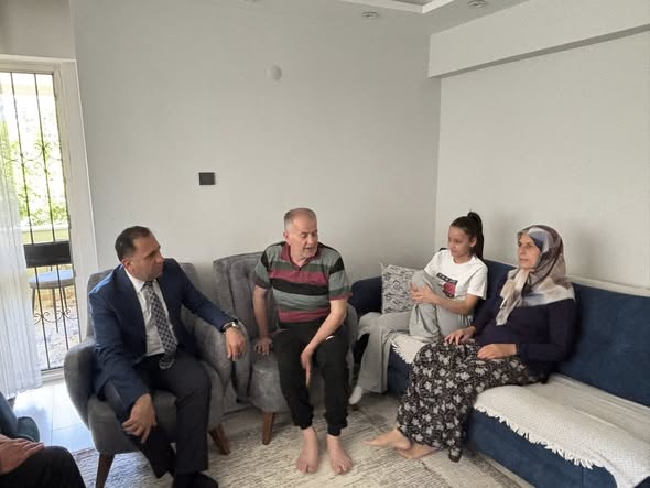 İl Müdürümüz İlkay Türkoğlu, Bakanlığımızın Sosyal ve Ekonomik Destek (SED) Hizmet Modelinden Yararlanan Nazilli ilçesinde İkamet Eden Madran Ailesini Hanelerinde Ziyaret