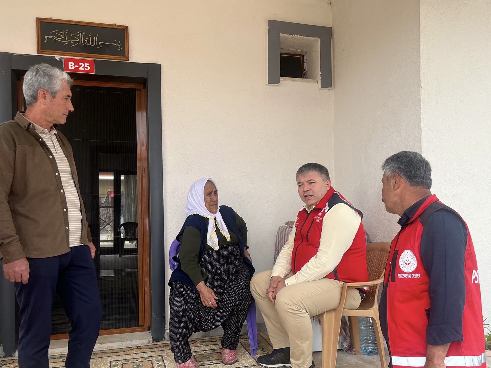 İl Müdürümüz Sayın Tolga Nacar ,Aziz Şehidimiz Abdullah Akdeniz’in kıymetli annesi Emine Akdeniz’i Düziçi ilçesindeki hanesinde ziyaret etti. Gerçekleştirilen ziyarette şehidimizin aziz hatırası yâd edilirken, Emine annemizle yakından ilgilenilerek talep ve ihtiyaçları dinlendi.