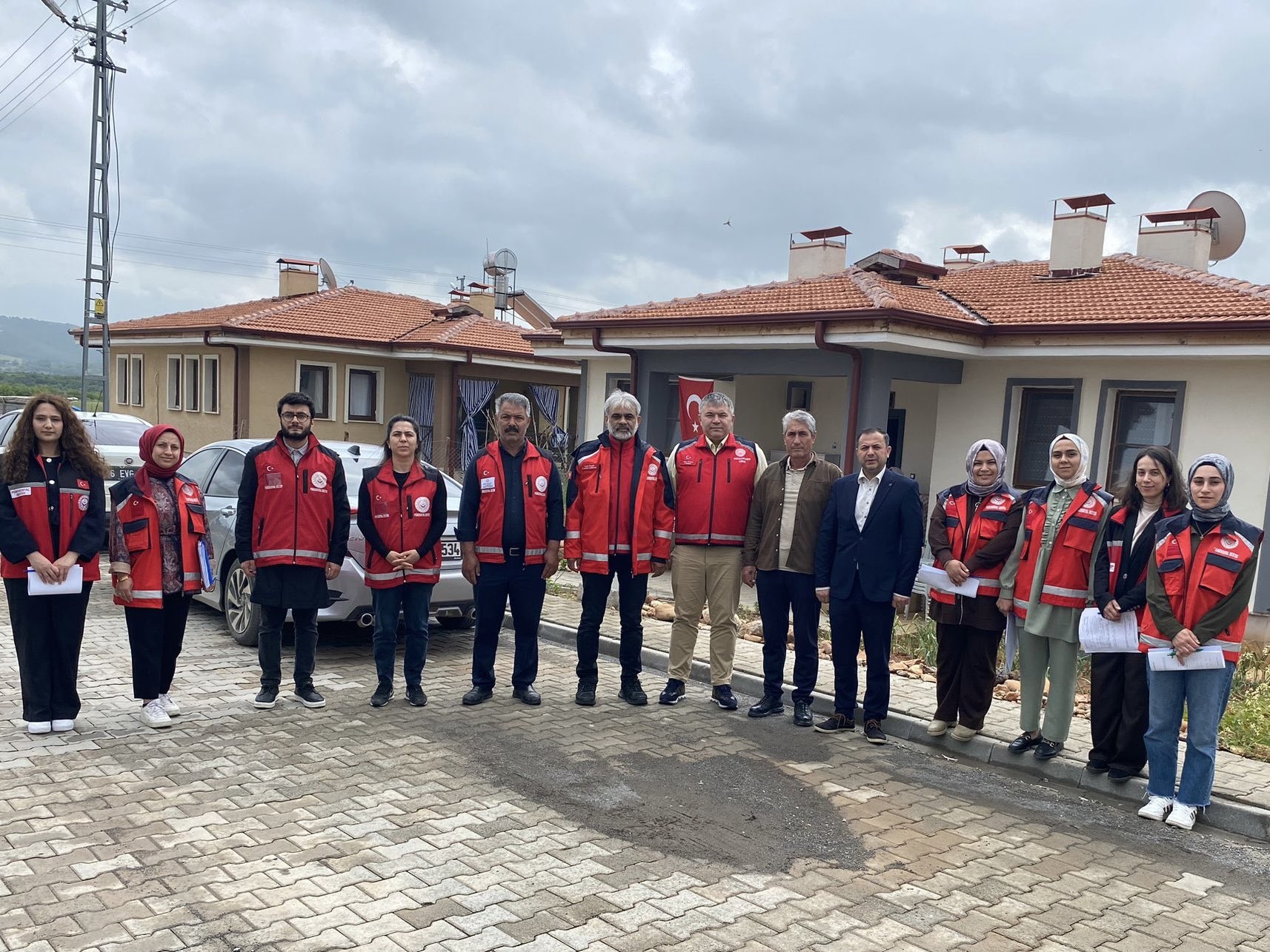 İl Müdürümüz Sayın Tolga NACAR, İl Müdür Yardımcımız Cahit Özçelik, Şube Müdürümüz Şenay Atar Keskin ve Kuruluş Müdürümüz Fatih Hürata tarafından, Sosyal Risk Haritası çalışmaları kapsamında Düziçi ilçesine bağlı Gümüş Köyü’nde saha çalışması gerçekleştirildi.