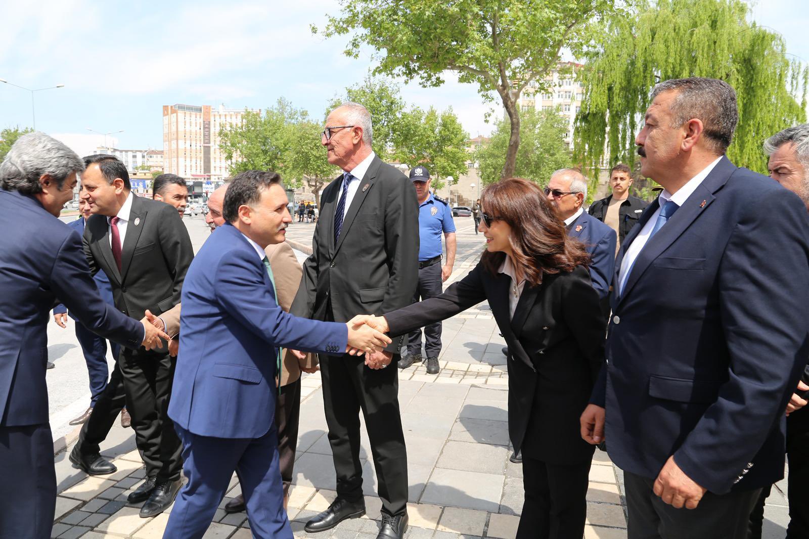 Kurban Bayramı Kutlama Programı Kapsamında Harp Malulü Gaziler, Şehit Dul ve Yetimleri Derneği ve Muharip Gaziler Derneğini Ziyaret 
