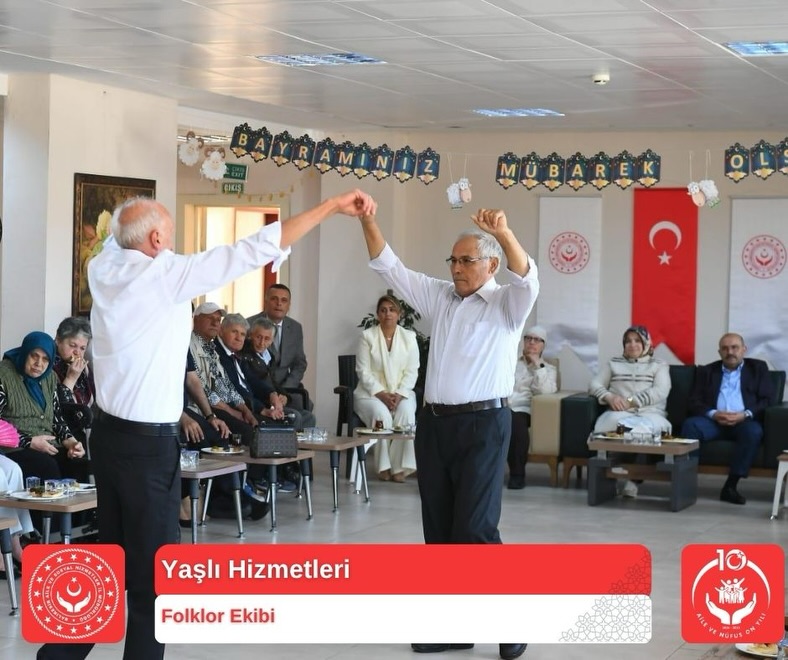 Karesi Huzurevi Folklor Ekibimizden Bayrama Renk Katan Gösteri