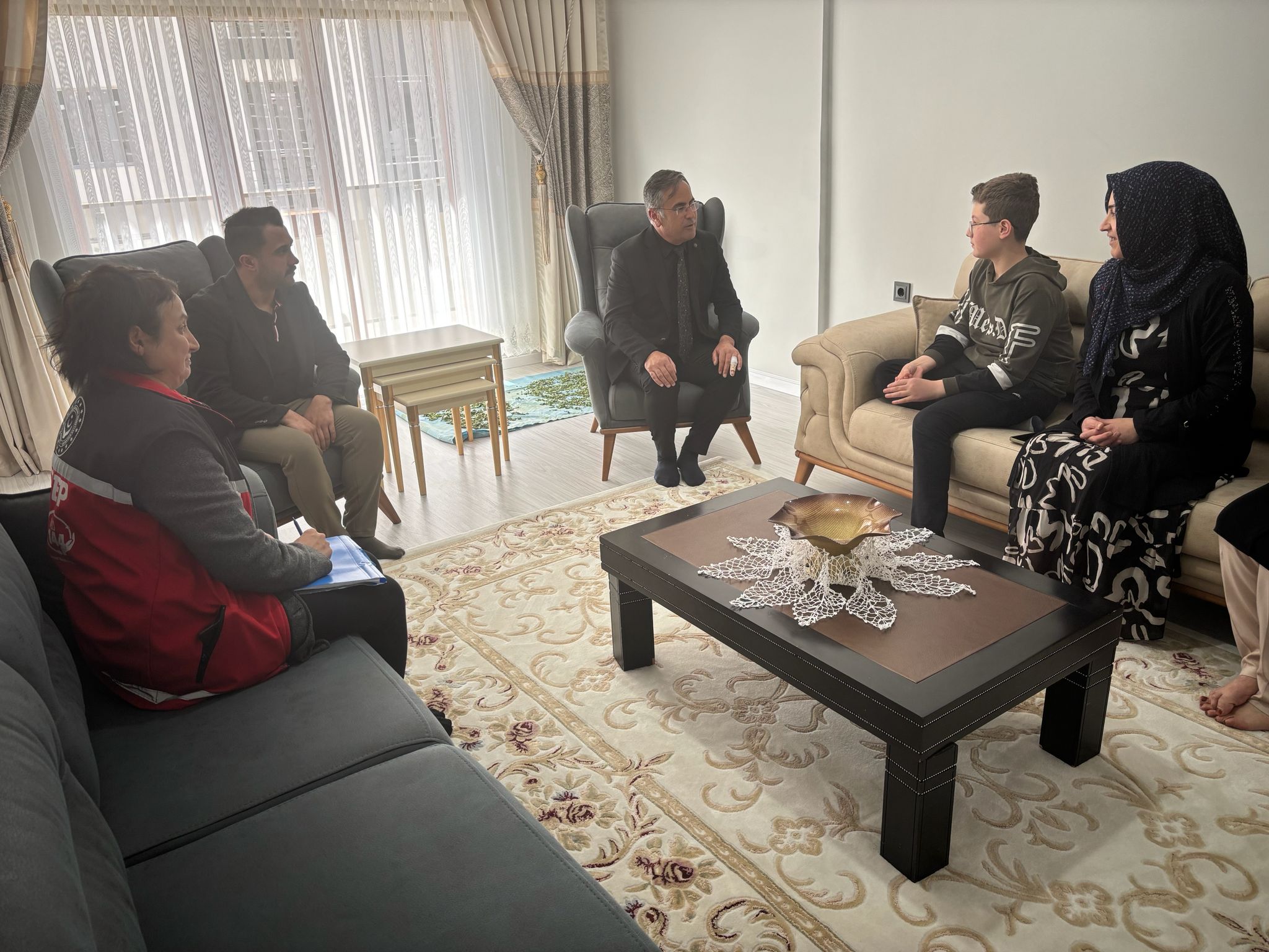 Milli Aile Haftası kapsamında evde bakım hizmetinden yararlanan ailemiz ziyaret edildi