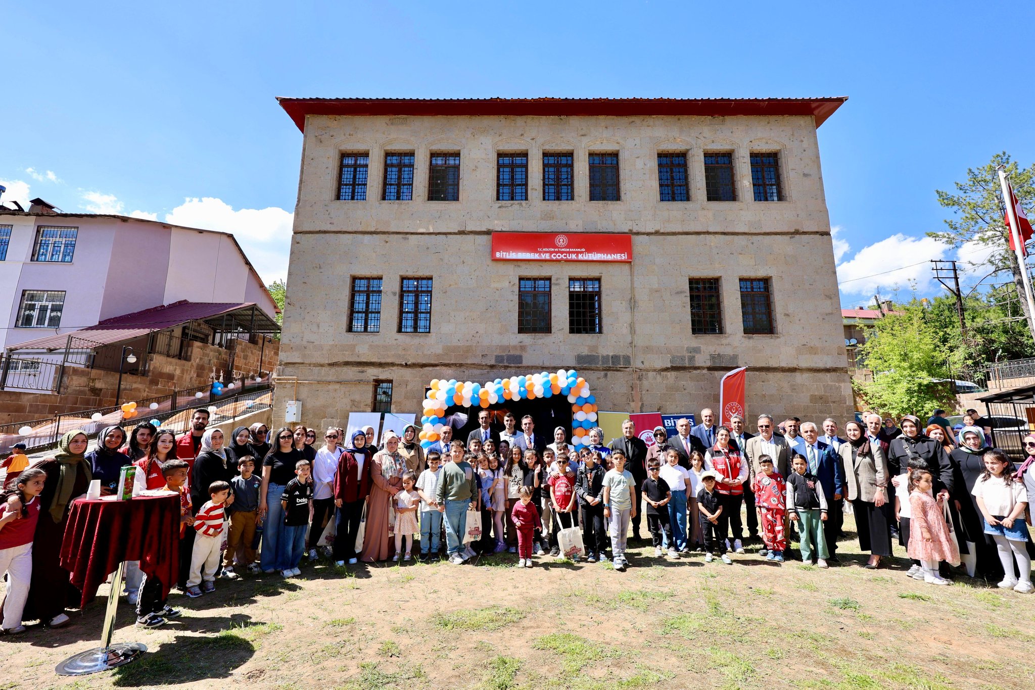 "Bitlis Ailece Kitap Okuyor" Projesi Kapsamında Teşekkür Belgesi ve Hediye Takdim Programı Gerçekleştirildi