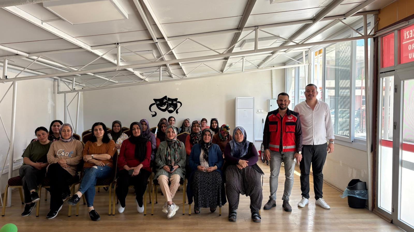 Kadirli Sosyal Hizmet Merkezi Eğitim Birimi personelleri tarafından Kadirli ADEM Kursu kursiyerlerine yönelik “Değerlerin Edinilmesinde Ailenin Rolü” konulu eğitim programı düzenlenmiştir.
