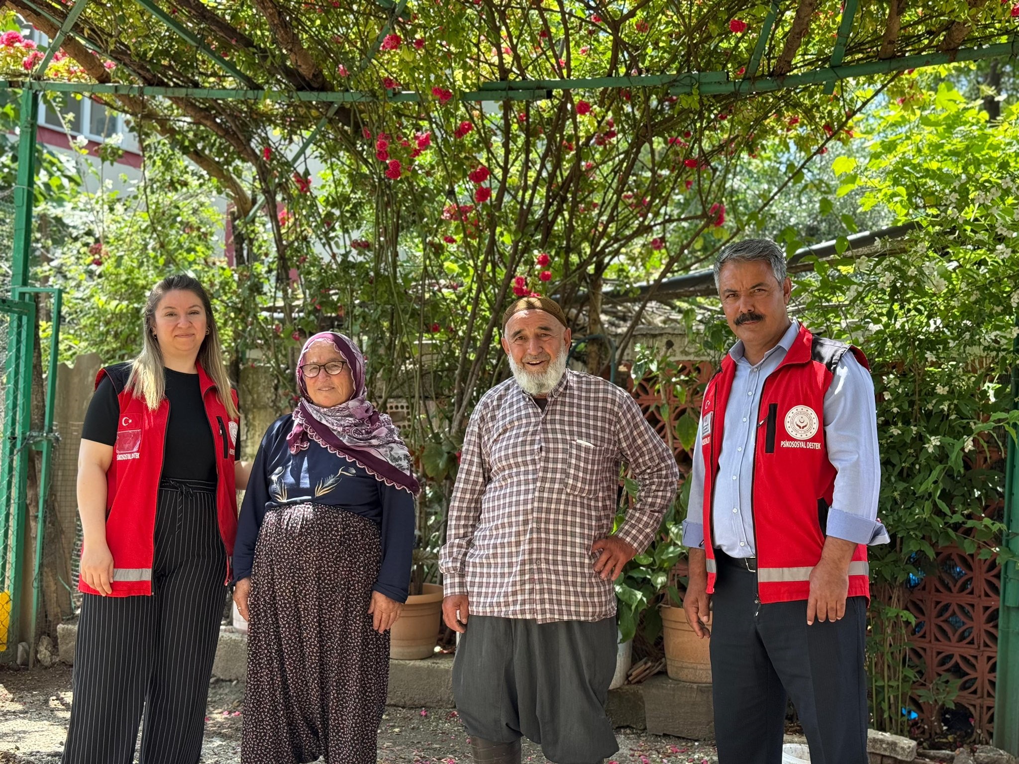Düziçi Sosyal Hizmet Merkezi Müdürlüğü Şehit Yakınları ve Gaziler Birimi personelleri tarafından, Kurban Bayramı vesilesiyle Şehidimiz Jandarma Uzman Çavuş Abdullah Akdeniz, Piyade Uzman Çavuş Zeki Koç, Piyade Uzman Çavuş Sinan İnak ve Jandarma Uzman Çavuş Kamber Şamlı’nın kıymetli aileleri evlerinde ziyaret edilmiştir.