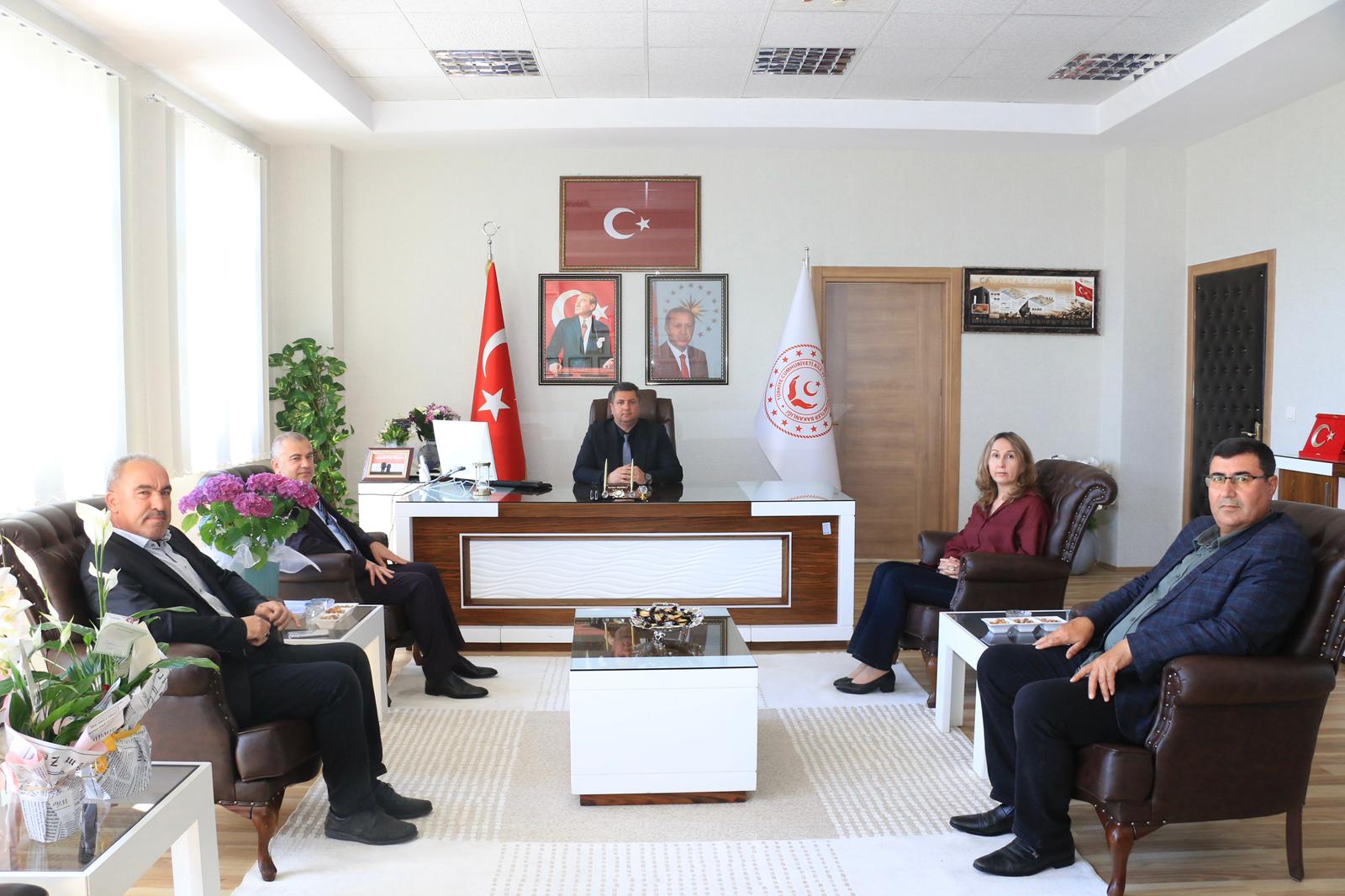 ÇOCUK EVLERİ SİTESİ MÜDÜRÜ VE BİRİM AMİRLERİNDEN İL MÜDÜRÜMÜZ SAYIN SERDAR DEMİRCİ’YE HAYIRLI OLSUN ZİYARETİ
