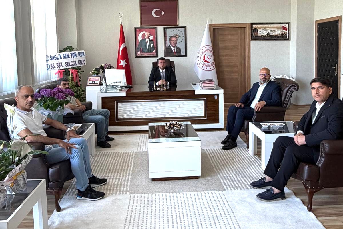 ELAZIĞ ÖZ SAĞLIK-İŞ SENDİKASI BAŞKANI İRFAN DEMİRTAŞ VE YÖNETİM KURULU ÜYELERİNDEN İL MÜDÜRÜMÜZ SAYIN SERDAR DEMİRCİ’YE ZİYARET
