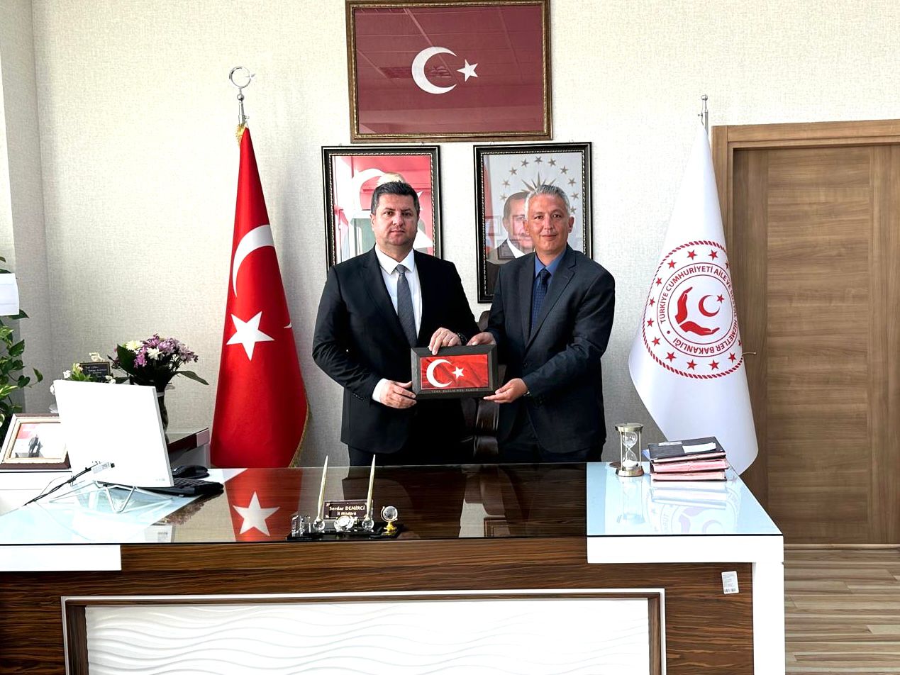 ELAZIĞ TÜRK SAĞLIK-SEN ŞUBE BAŞKANI ADEM POLAT VE YÖNETİM KURULU ÜYELERİNDEN İL MÜDÜRÜMÜZ SAYIN SERDAR DEMİRCİ’YE ZİYARET