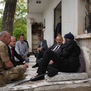 Vali İbrahim TAŞYAPAN'dan Bayramda Anlamlı Ziyaret - fotoğraf 3
