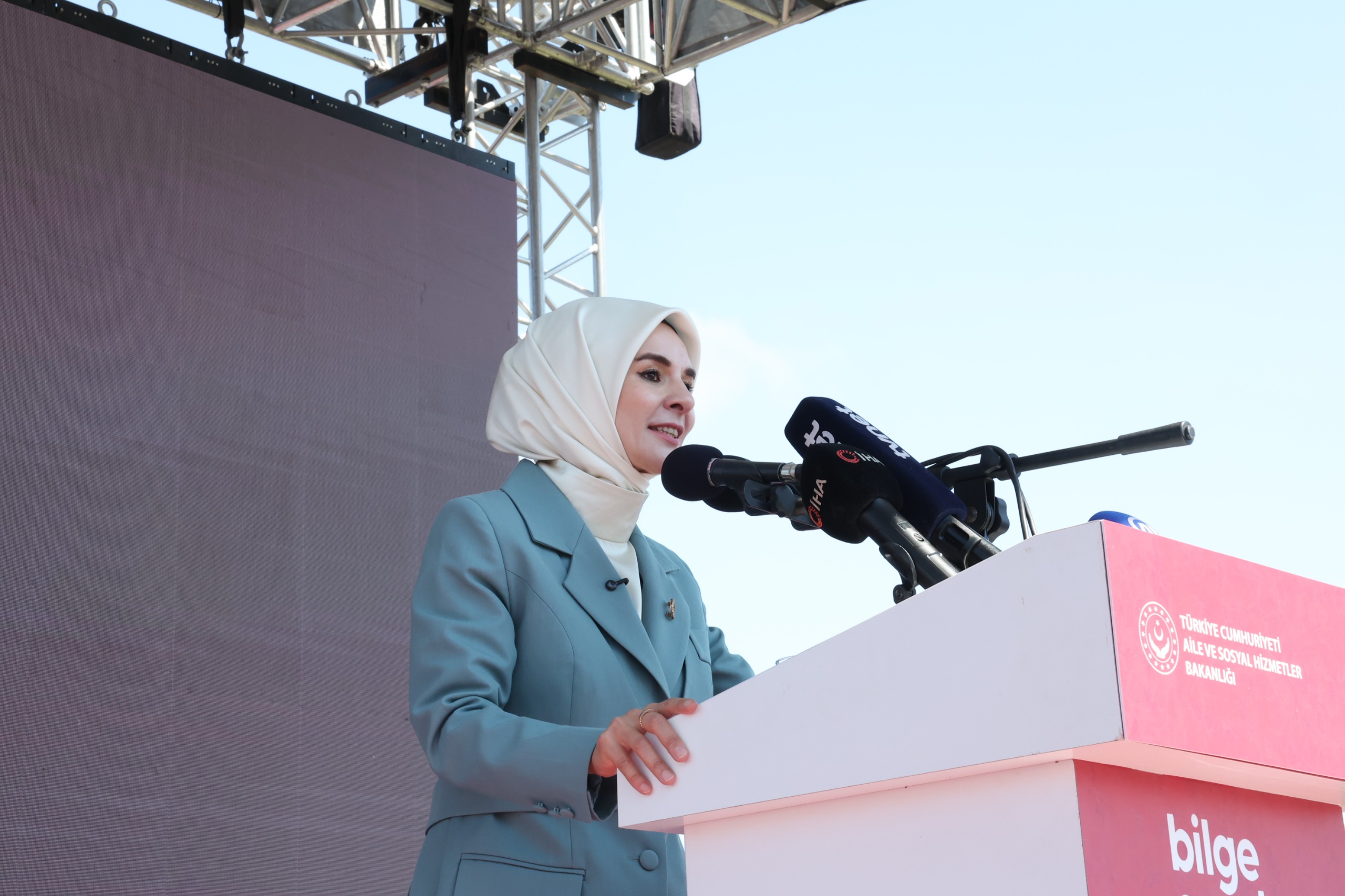 Bakanımız Göktaş, "Bilge Çocuk Canım Ailem Kısa Hikaye Yarışması" Ödül Töreni'ne katıldı