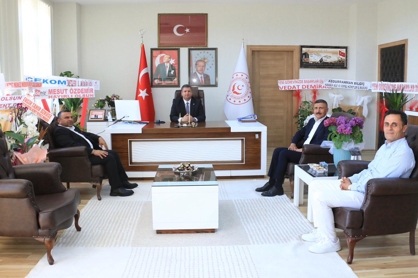 ARICAK ÜÇOCAK BELDE BELEDİYE BAŞKANI SAYIN YILMAZ YEGÜL VE ERİMLİ BELDE BELEDİYE BAŞKANI SAYIN CİHAN YILMAZ'DAN İL MÜDÜRÜMÜZ SAYIN SERDAR DEMİRCİ'YE HAYIRLI OLSUN ZİYARETİ