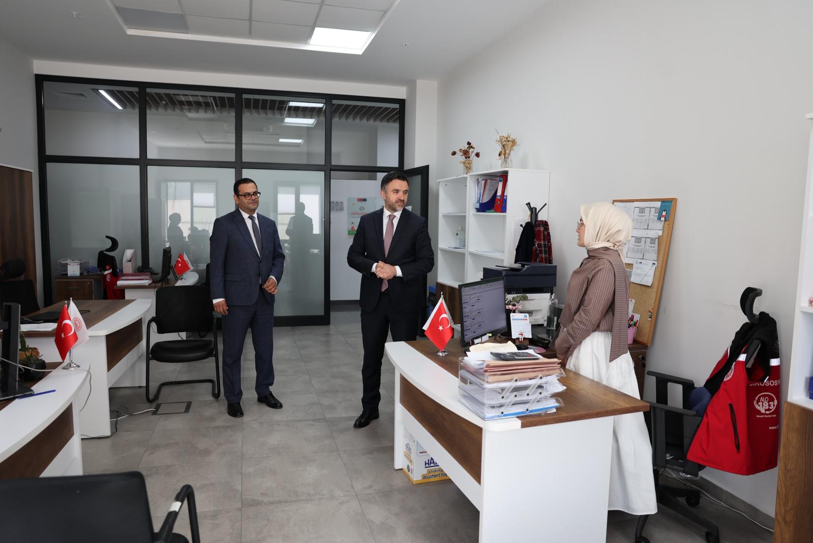 İl Müdürümüz Sn. Ömer Turan, Silivri Sosyal Hizmet Merkezi Müdürlüğümüzü Ziyaret Ederek Yürütülen Çalışmalar Hakkında Bilgi Aldı