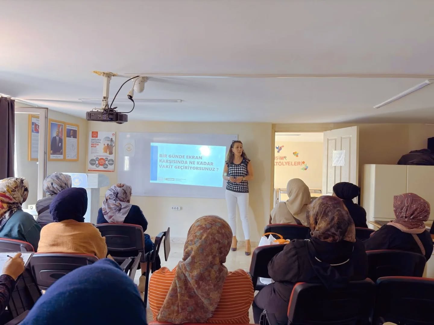 “Aile ve Bilinçli Medya Kullanımı” Eğitimi Düzenlendi