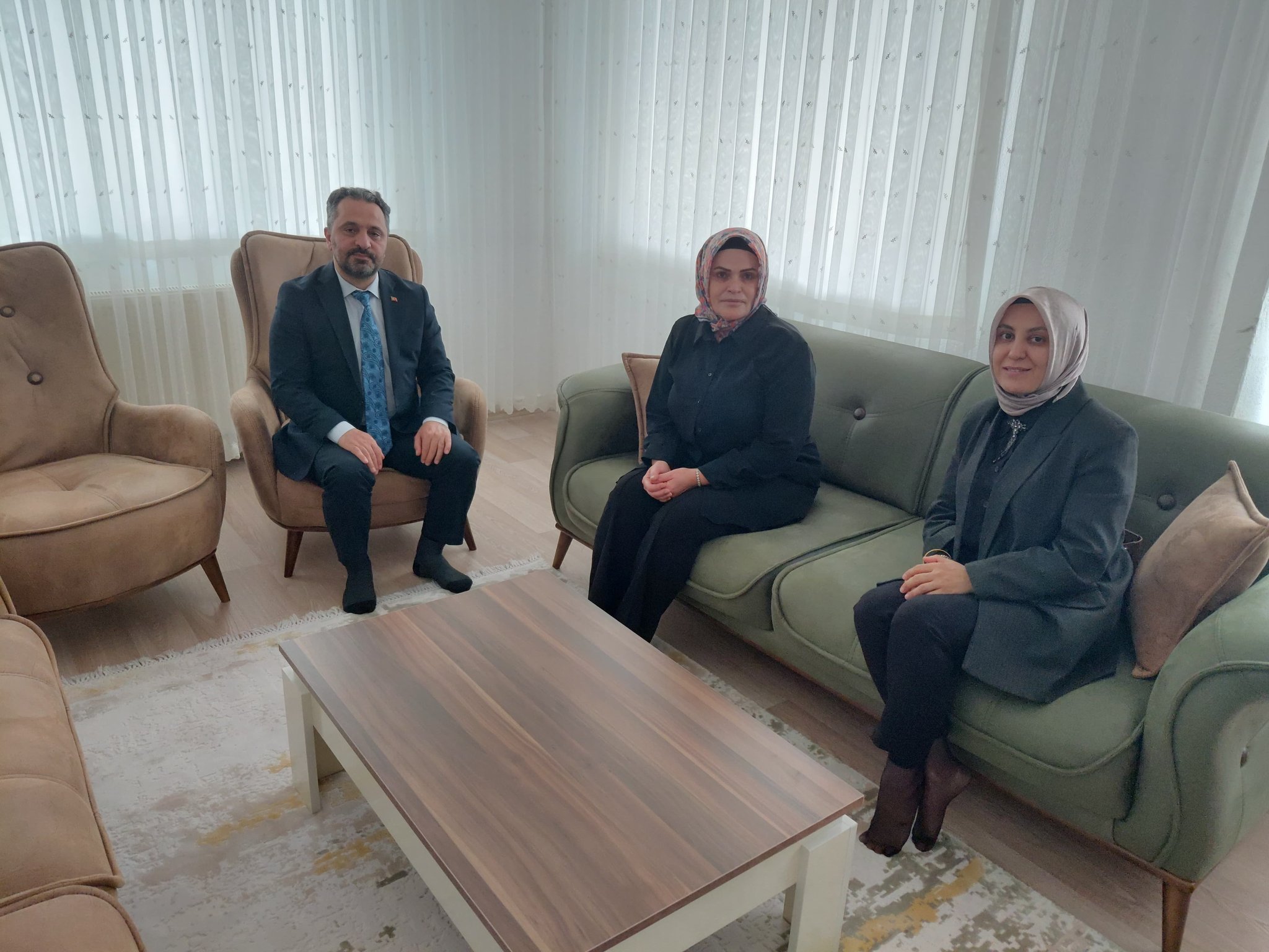 İl Müdürümüz Mahmut SELÇUK şehidimiz Polis Memuru İsmail ARSLAN’ın kıymetli ailesini ziyaret etti