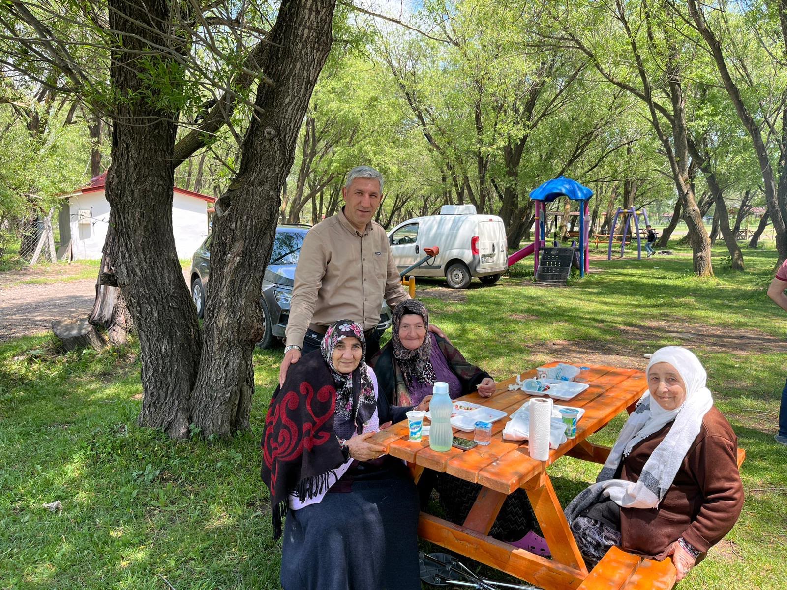 Kars Huzurevi’nde kalan kıymetli çınarlarımızla birlikte Susuz Değirmen Piknik Alanı’nda keyifli bir gün geçirdik.