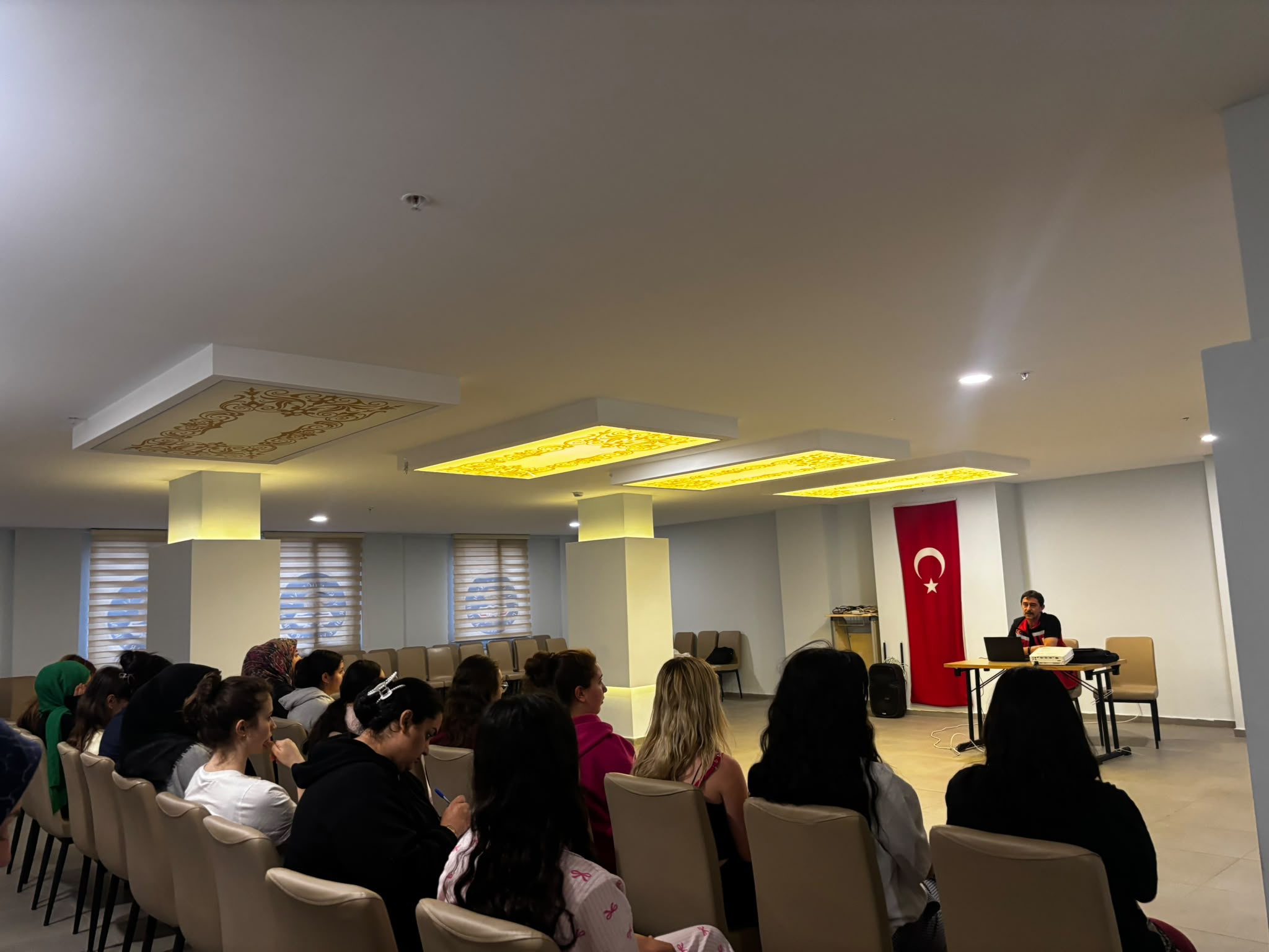 Bolvadin Sosyal Hizmet Merkezi  Bolvadin Kız ve Erkek Öğrenci Yurtlarında Çeşitli Eğitimler Gerçekleştirdi