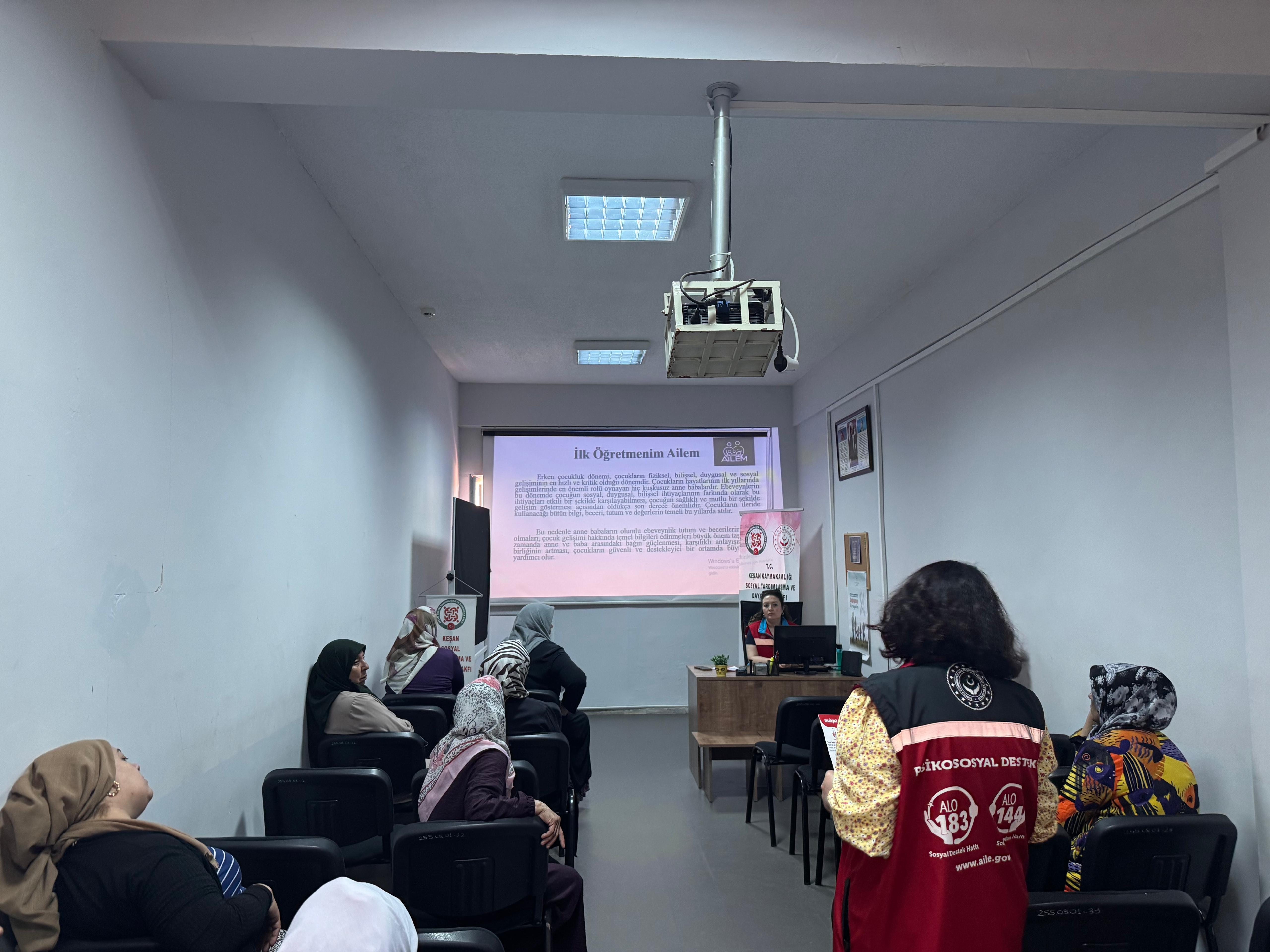 İl Müdürlüğümüze Bağlı Keşan Sosyal Hizmet Merkezi Müdürlüğünce Çeşitli Eğitimler Verildi.