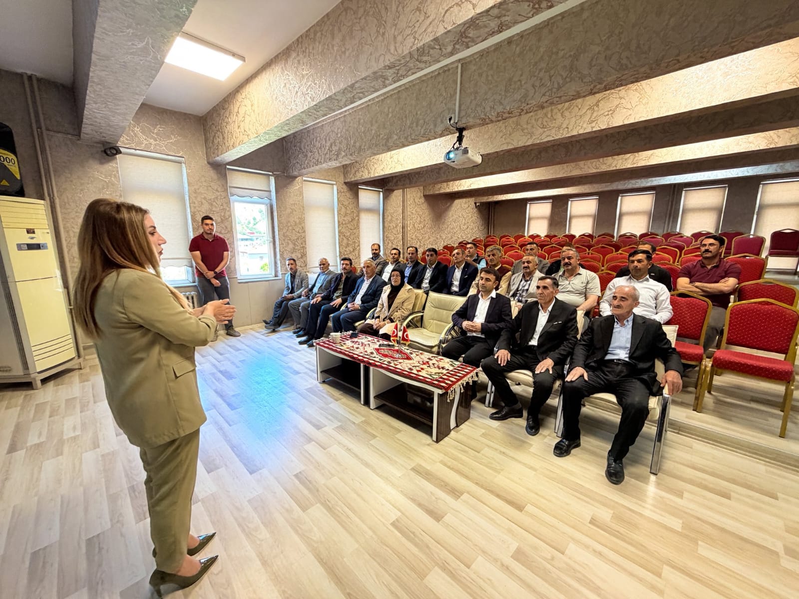 Şemdinli İlçemizdeki Muhtarlarla Toplantı Gerçekleştirildi