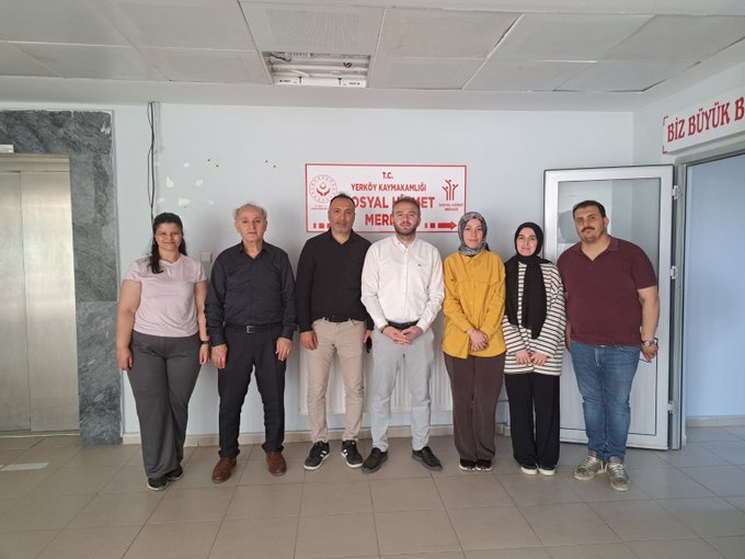 İl Müdürümüz Alper Alp, Yerköy Sosyal Hizmet Merkezi Müdürlüğümüzü ziyaret ederek yürütülen çalışmalar hakkında bilgi aldı.