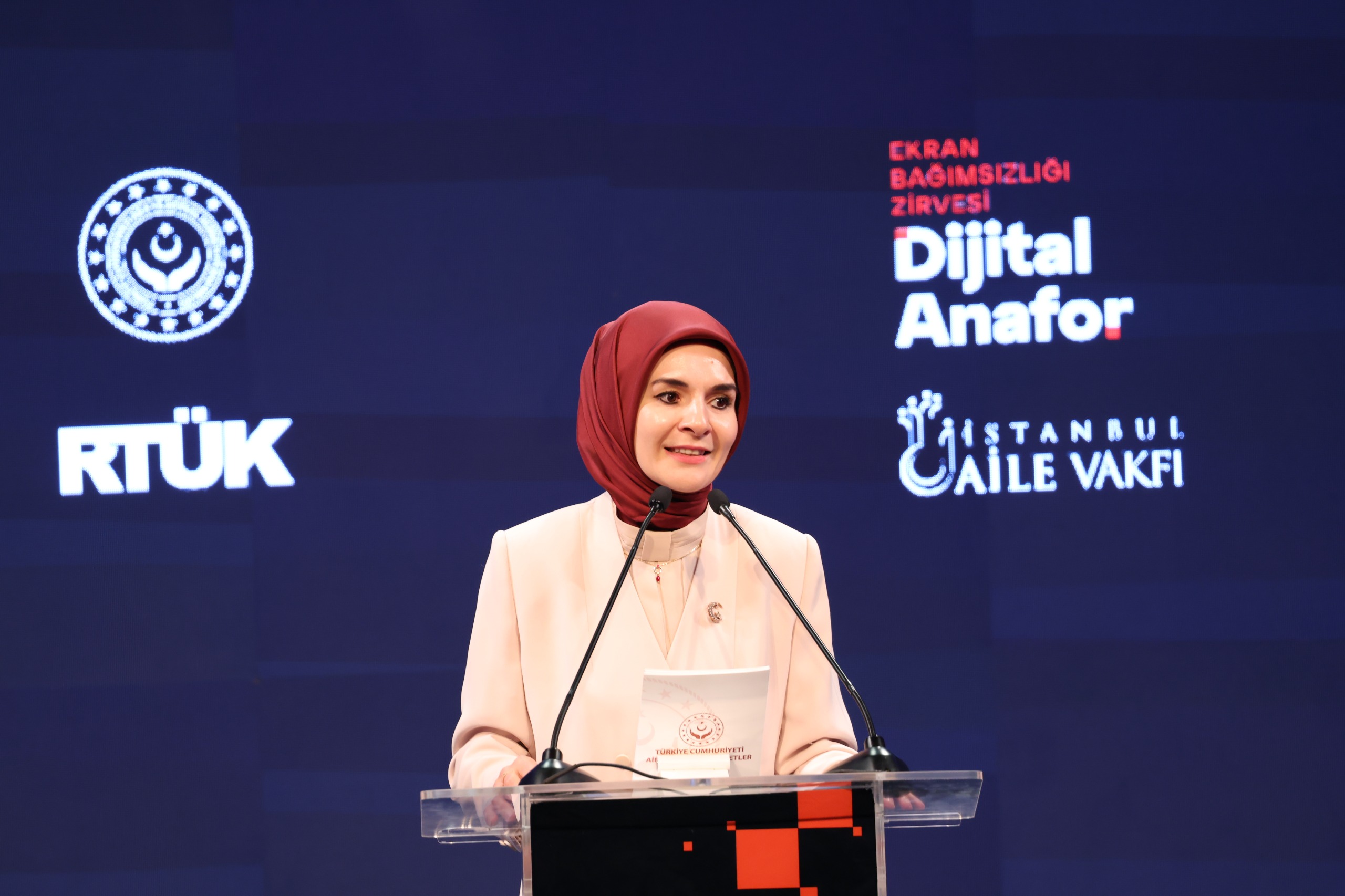 Bakanımız Göktaş, "Dijital Anafor: Ekran Bağımsızlığı Zirvesi"nde konuştu