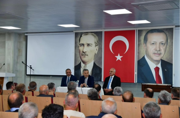 Sayın Valimiz Tahir Şahin Başkanlığında Hayrat Muhtarlar Toplantısı Gerçekleştirildi