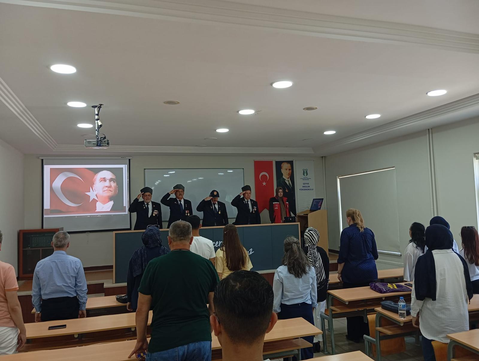 Vatan ve Kahramanlık Buluşmalarında Gazilerimiz Gençlerle Bir Araya Geldi