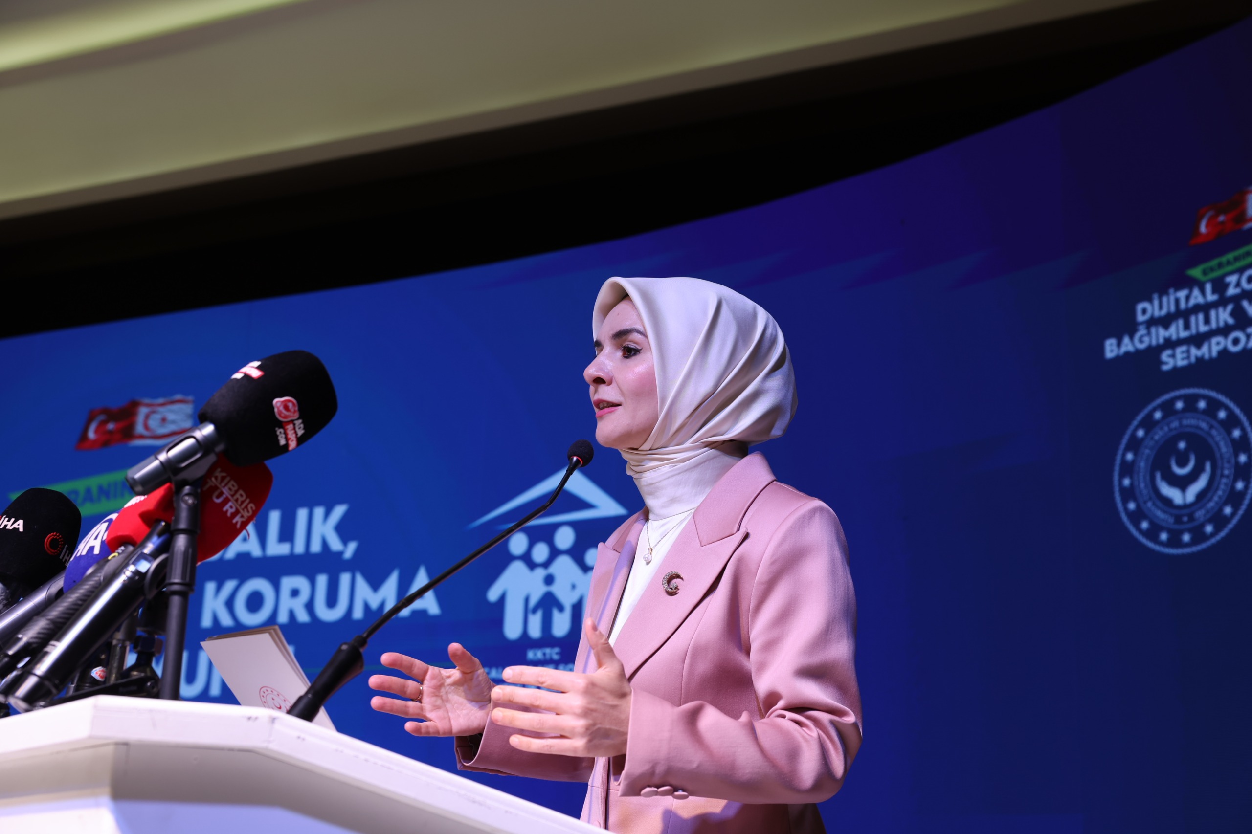 Aile ve Sosyal Hizmetler Bakanımız Göktaş, KKTC'de düzenlenen sempozyumun açılışında konuştu