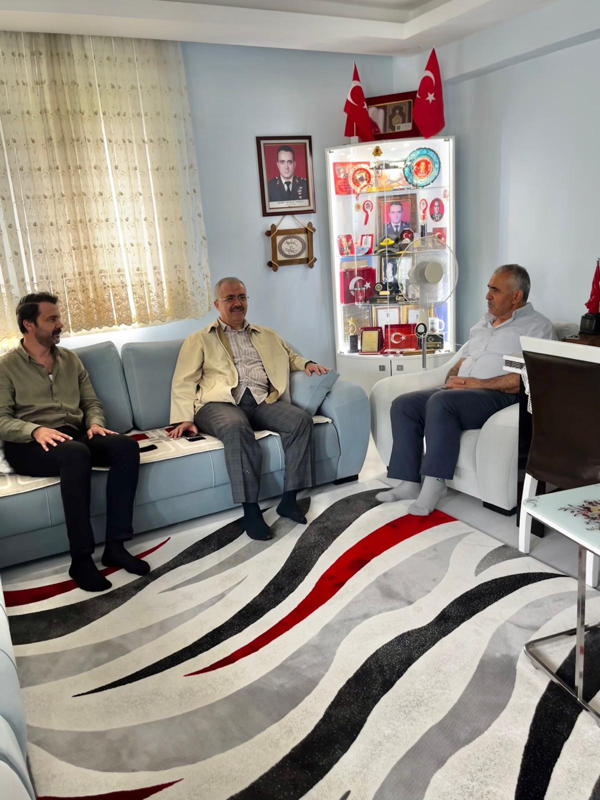 İl Müdürümüz Sayın Bilal Erdoğan,Şehit Kara Pilot Murat Saraç’ın babası Sayın Fuat Saraç'ı Babalar Günü Dolayısıyla Ziyaret Etti