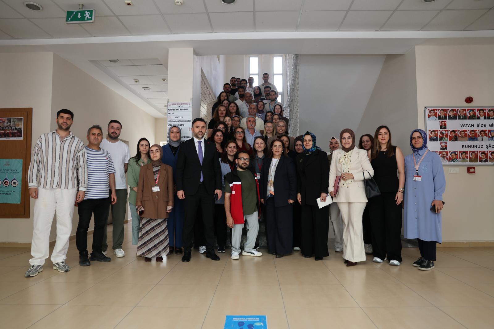Bakan Yardımcımız Sn. Sevim Sayım Madak, İl Müdürümüz Sn. Ömer Turan Eşliğinde Bağcılar Sosyal Hizmet Merkezini Ziyaret Etti