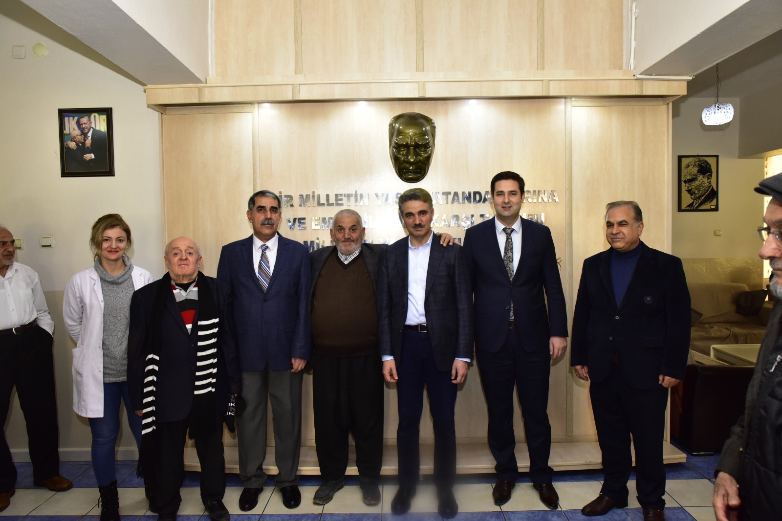 Vali Aydın Baruş 2020 yılının ilk ziyaretini İl Müdürlüğümüze bağlı Huzurevi ve Yaşlı Bakım Merkezine yaptı.