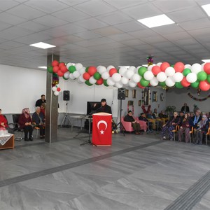 Valimiz Mahmut Demirtaş, Eşi Hanımefendi Beyhan Demirtaş ile Birlikte Huzurevi Sakinlerimizin Yeni Yıl Heyecanına Ortak Oldu - fotoğraf 6
