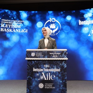 Bakanımız Göktaş, "Yeni İletişim Teknolojileri ve Aile Paneli"nin açılışında konuştu - fotoğraf 3