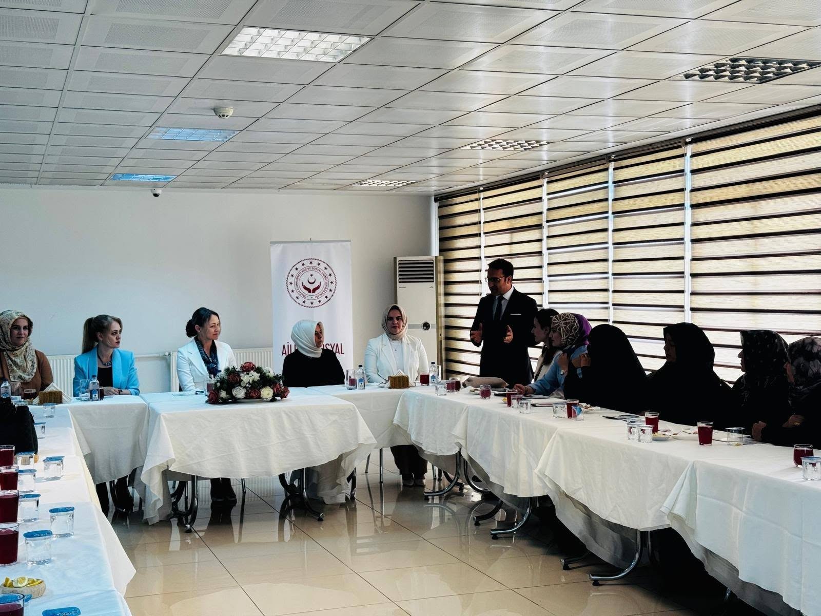 Muhtar Eşlerine Yönelik Eğitim Programı Gerçekleştirildi
