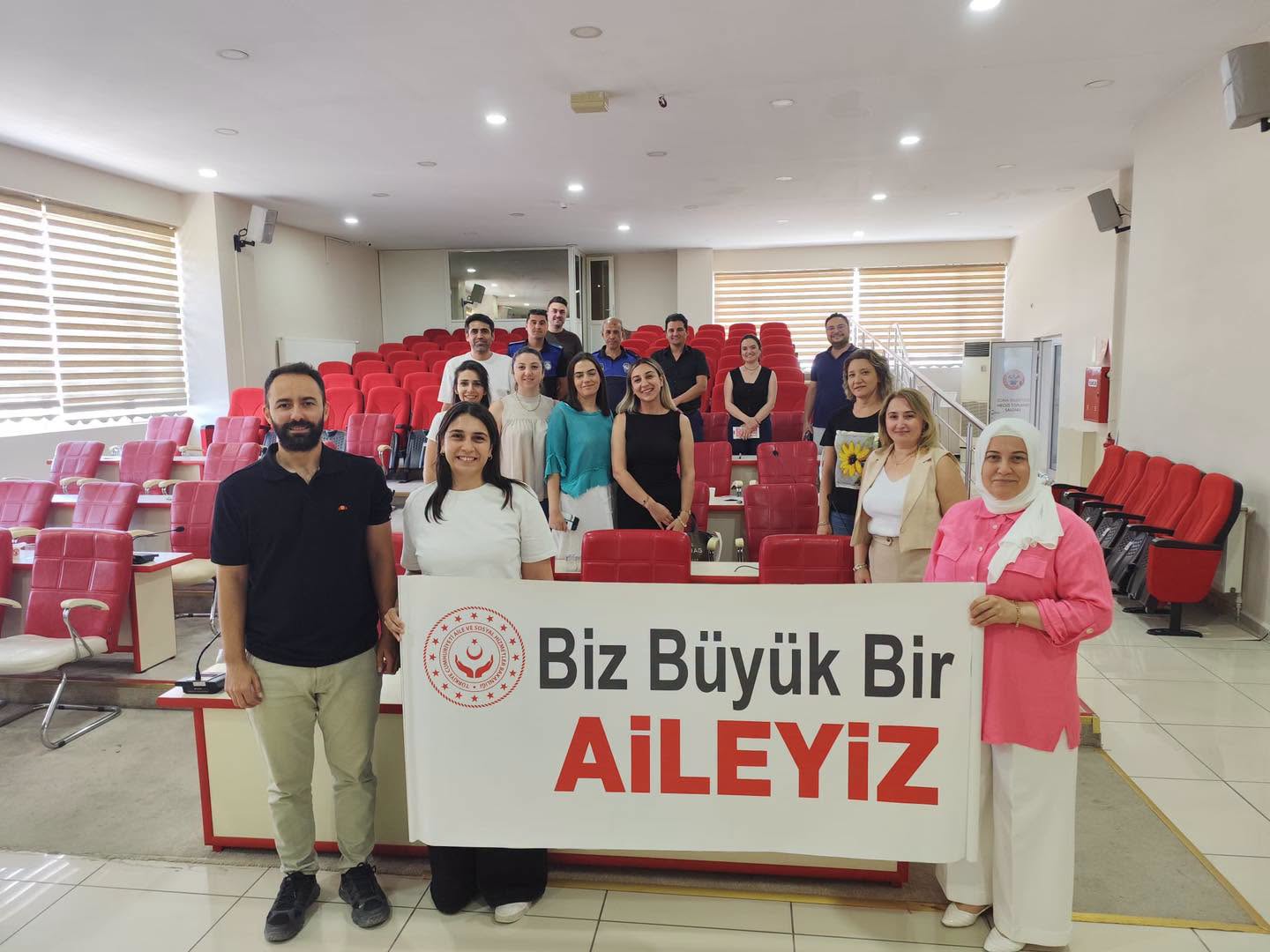 Soma Belediyesi Personeline Koruyucu Aile Hizmet Modeli Farkındalık Semineri Düzenlendi