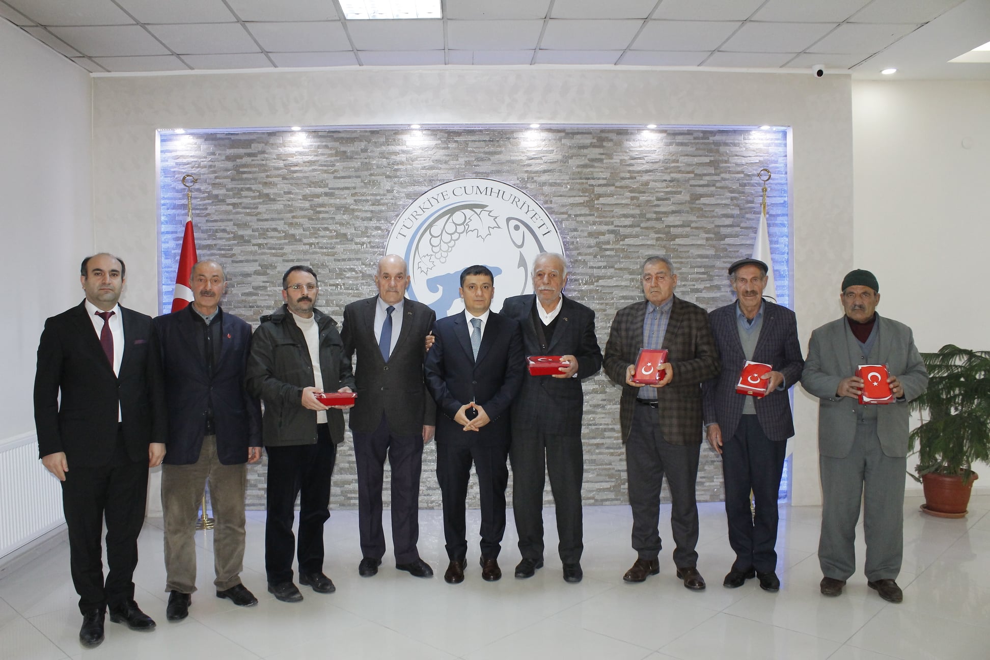 Erciş'te Kıbrıs Gazilerine Milli Mücadele  Madalyası Verildi