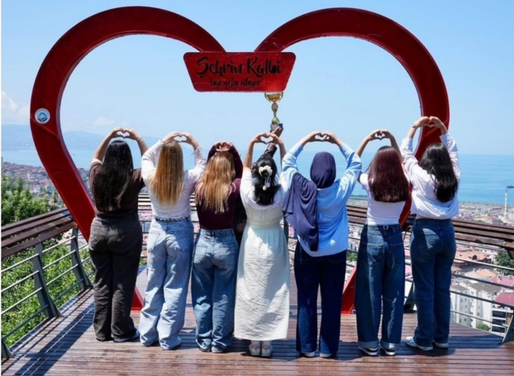 Kız Çocuklarımız İçin Boztepe Seyir Terası'nda Kahvaltı Programı Ve Gezi Düzenlendi.