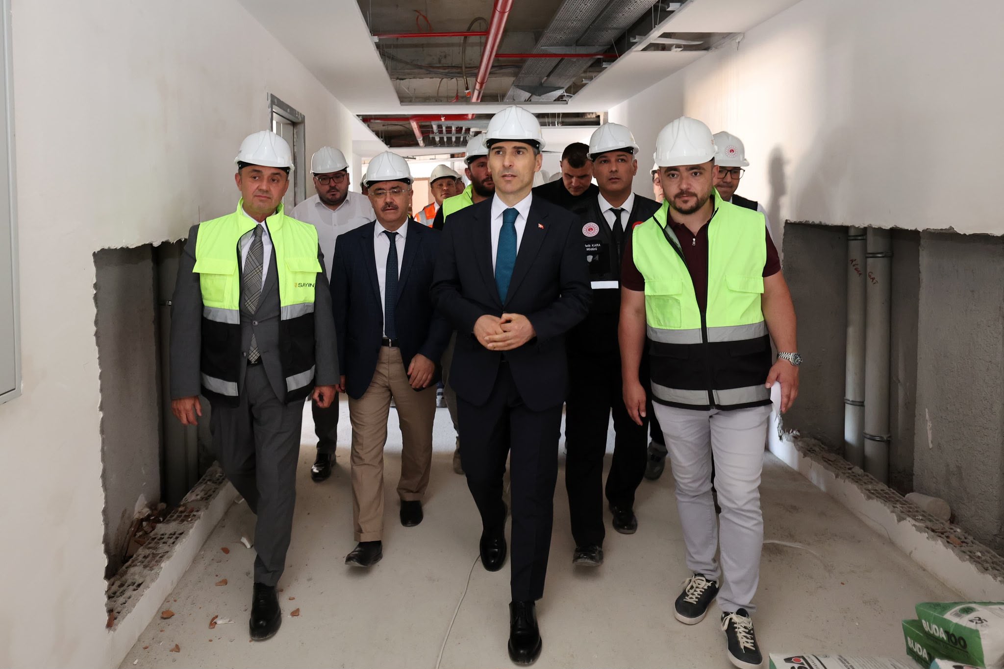 Valimiz Sayın Dr. Naci Aktaş ile İl Müdürümüz Sayın Bilal Erdoğan, Yapımı Devam Eden Afyonkarahisar Huzurevi Yaşlı Bakım ve Rehabilitasyon Merkezinde İncelemelerde Bulundu.