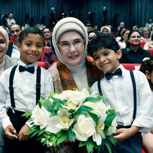 Emine Erdoğan Hanımefendi ve Bakanımız Göktaş "Gönül Elçileri Koruyucu Aile Vizyon Çalıştayı Kapanış Programı"na katıldı - fotoğraf 17