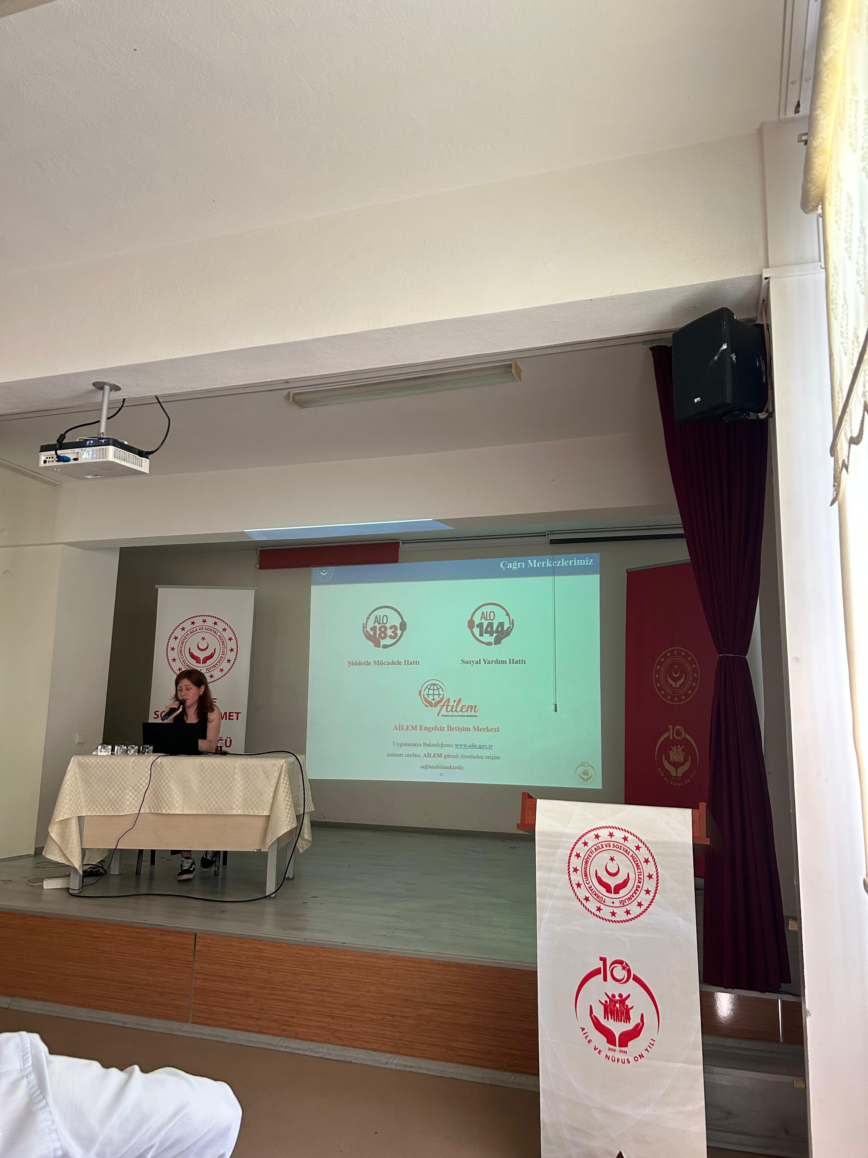Espiye’de Muhtarlara Sosyal Risk Haritası Bilgilendirme Sunumu Yapıldı.
