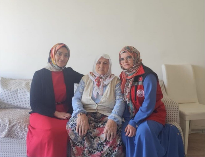 Kıbrıs Gazisi Davut Ulus Ve Şehit Resul Adanur’un Kıymetli Annesi Hanesinde Ziyaret Edildi.