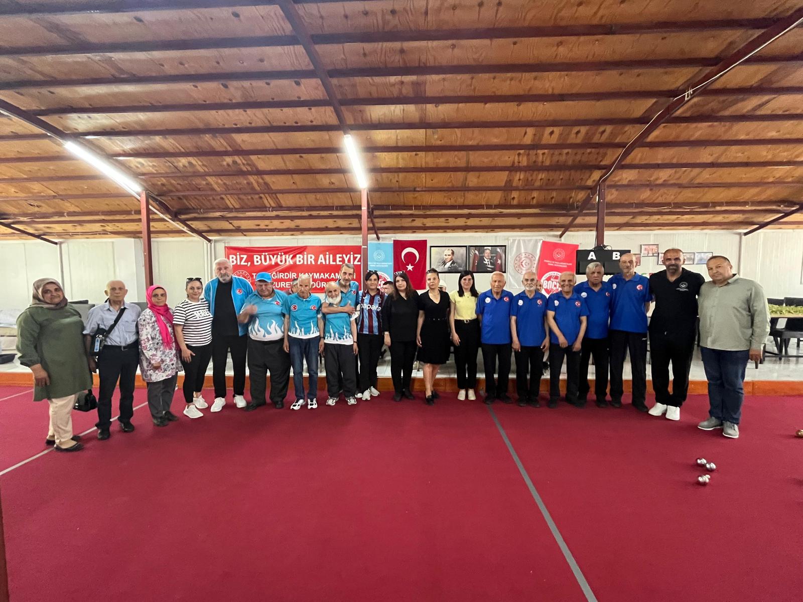 Yaş Alıyoruz, Sahalarda Parlıyoruz Sloganıyla Huzurevleri Arasında Bocce Turnuvası Düzenlendi.