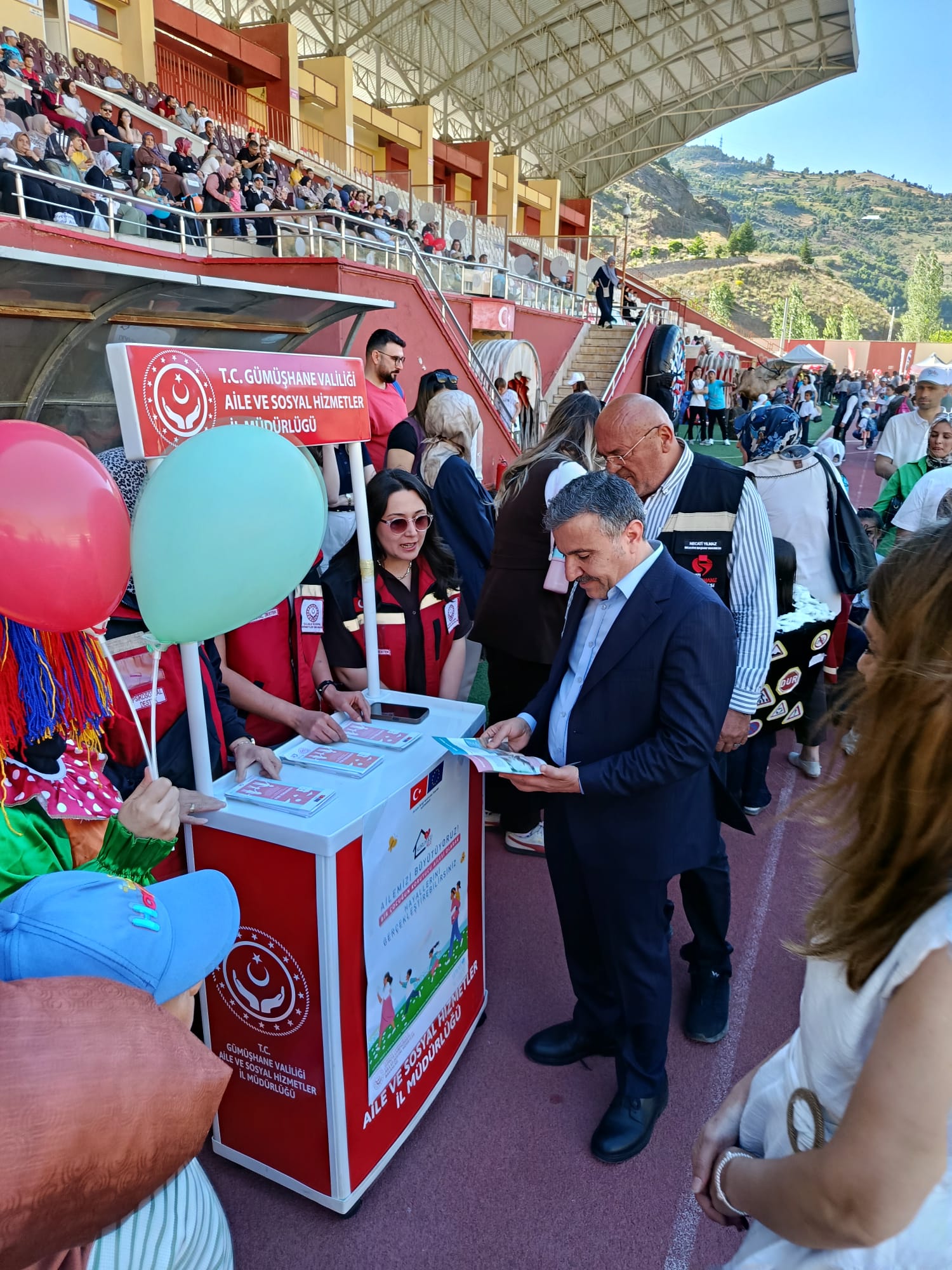 Koruyucu Aile Hizmet Modeli Tanıtım Standını Sayın Valimiz Cevdet ATAY Ziyaret Etti
