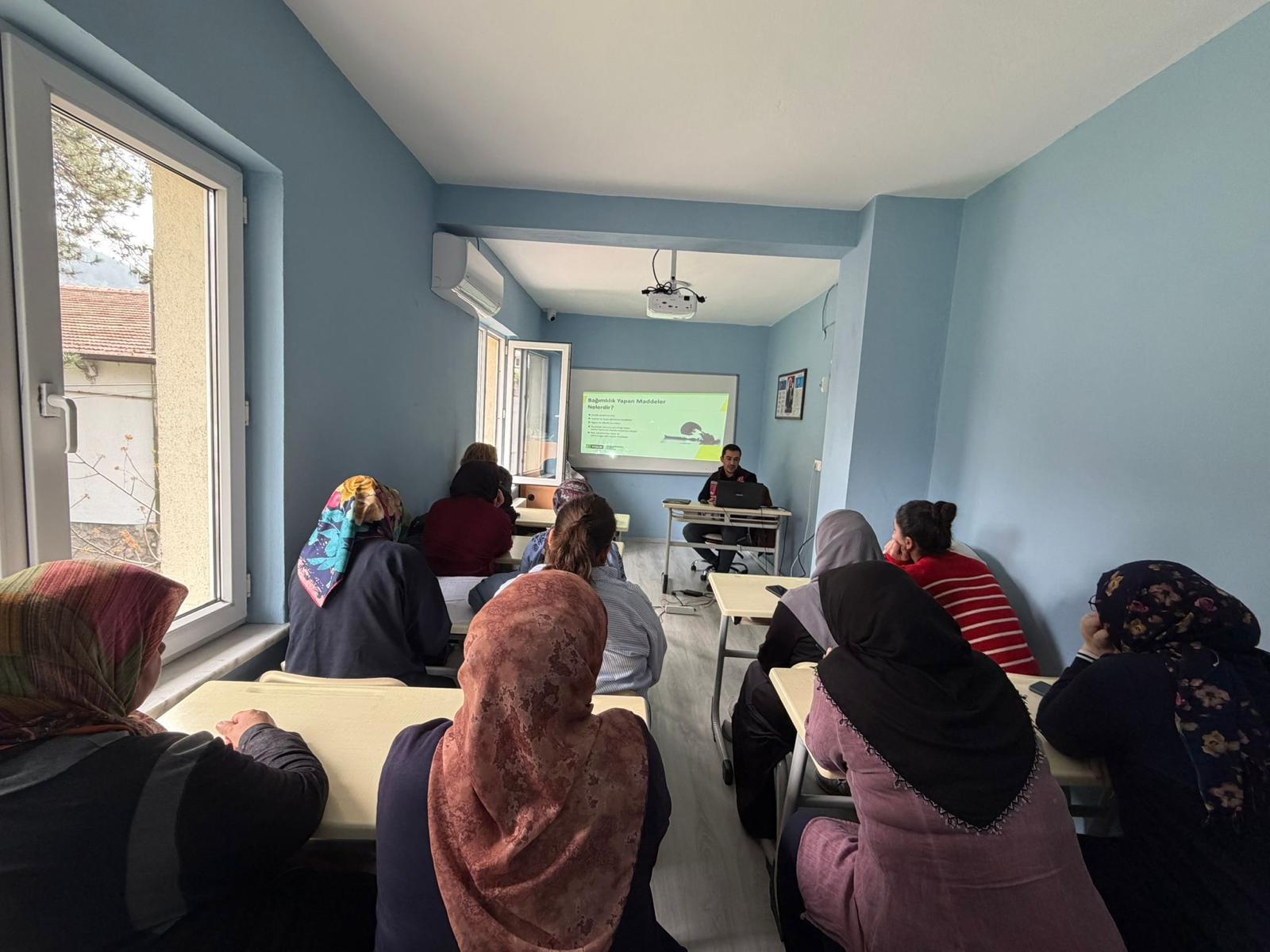“Madde Bağımlılığı”, “Bakanlığımız Hizmet Modellerinin Tanıtımı”  konularında eğitim düzenlenmiştir.