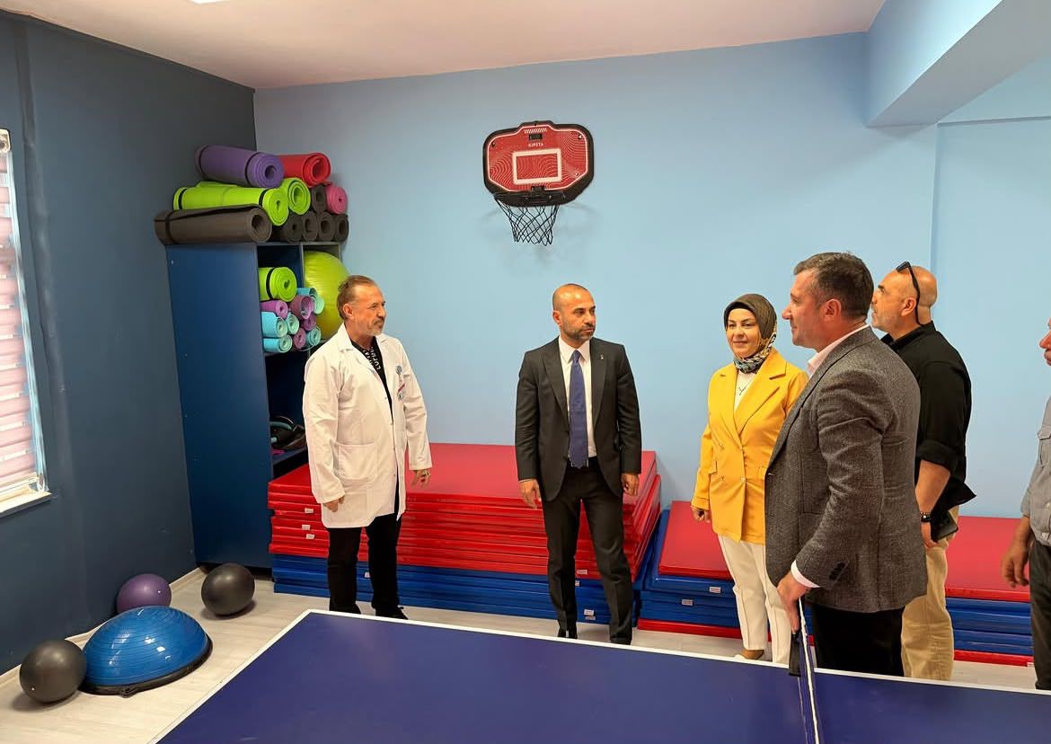 İl Müdürümüz Arif Laçin, AK Parti İl Başkanı Umut Güçlü ve il yönetimi, Nadide Üstündağ Yıldırım Gündüz Bakım ve Rehabilitasyon Merkezi’nde hizmet alan özel çocuklarımızı ziyaret etti.
