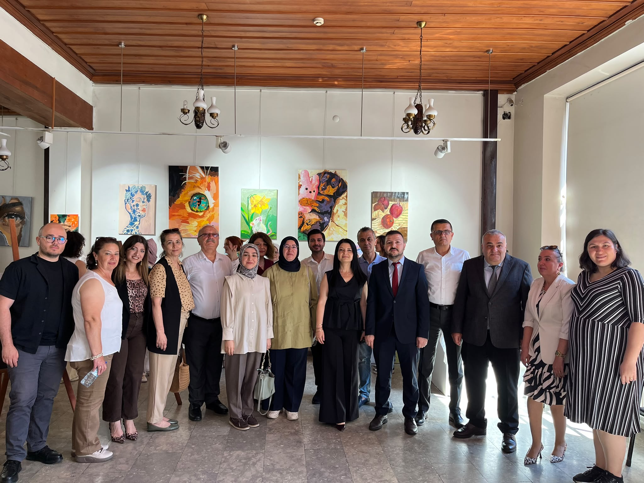 RENKLER UMUDA DÖNÜŞTÜ; GENÇ YÜREKLERİN ESERLERİ SERGİLENDİ