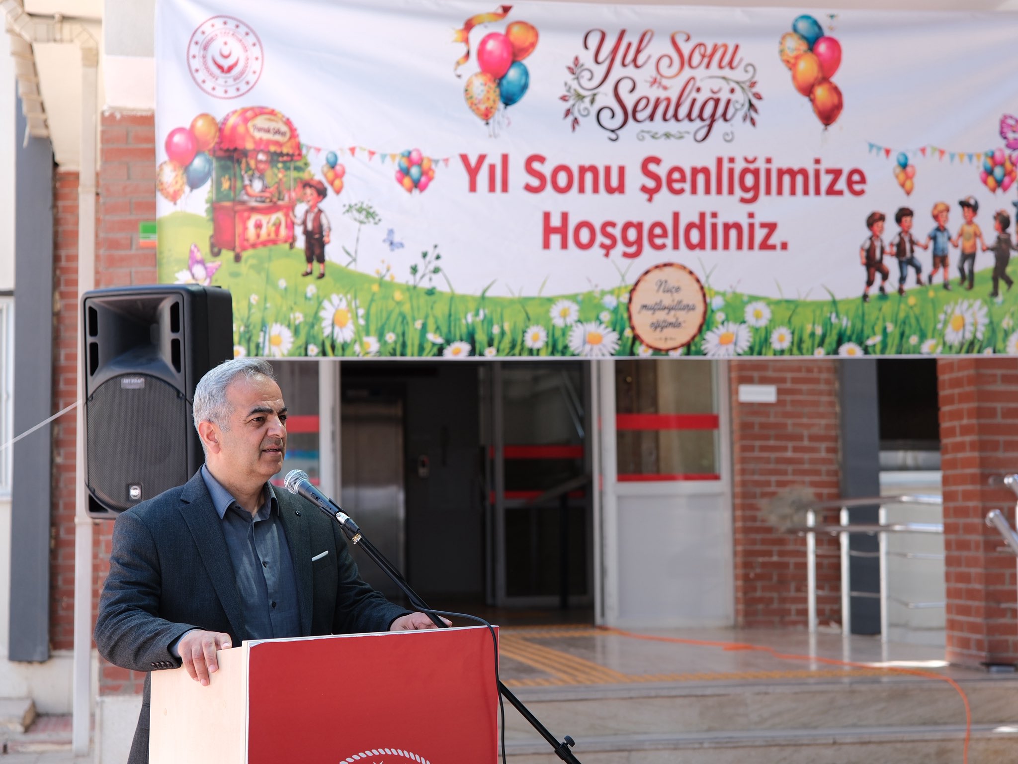 İl Müdürümüz Sayın Ömer Faruk ERGÜN, Çocuk Evleri Sitemizde düzenlenen yıl sonu şenliğine katılarak çocuklarımızın sevincine ortak oldu.