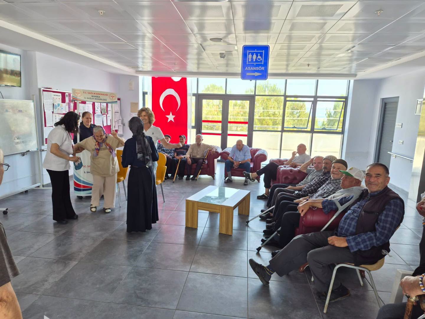 Gördes Huzurevinde “Hareket Yaşını Öğren, Sağlıklı Yaşa” Etkinliği Düzenlendi