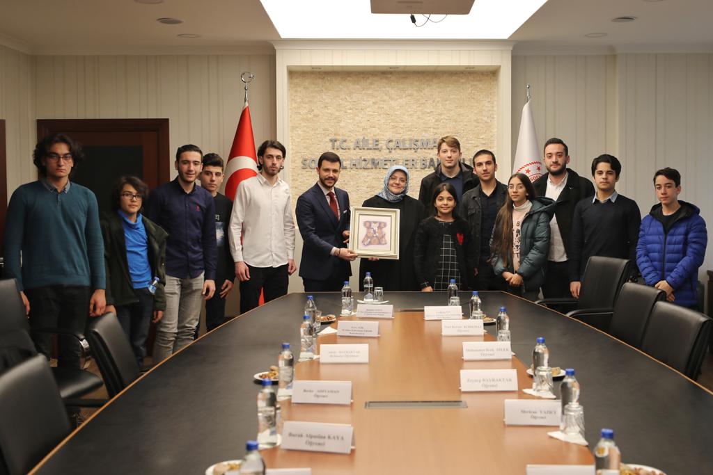 Bakan Selçuk, Geleceğin Siber Kahramanları ile Biraraya Geldi