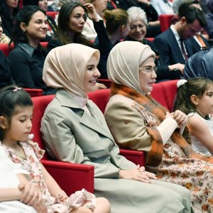 Emine Erdoğan Hanımefendi ve Bakanımız Göktaş "Gönül Elçileri Koruyucu Aile Vizyon Çalıştayı Kapanış Programı"na katıldı - fotoğraf 36